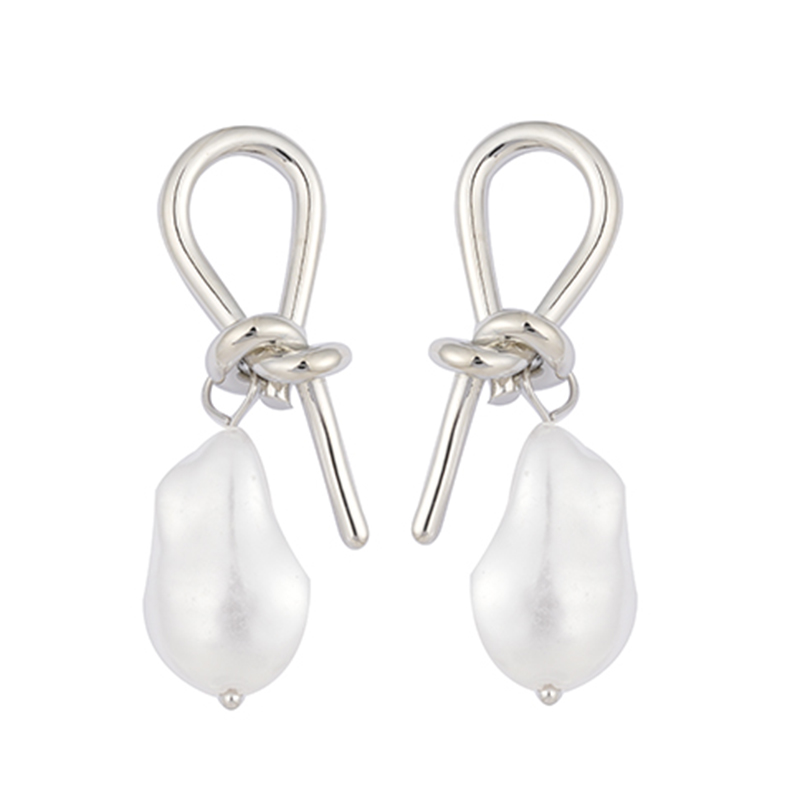 仿巴洛克式珍珠吊式耳环 3.27-3.9 美元