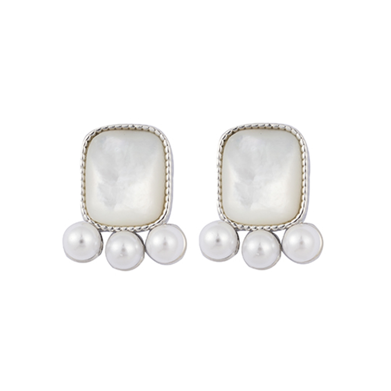 基本款珍珠耳环两种颜色 $1.47-1.75